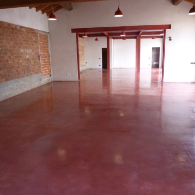 Pavimenti per interni in cemento lucidato colorato a Piacenza